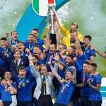 Coppa in alto a WembleyWhatsApp Image 2021-07-14 at 11.14.12