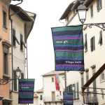 Numero-Cromatico-Un-flusso-di-onde-brillanti-2022-Vie-del-centro-storico-San-Casciano-val-di-pesa-Foto-di-Margherita-Nuti-