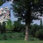 tour-aux-figures-r-c3-a9alis-c3-a9e-par-jean-dubuffet-dans-le-parc-de-news-photo-1649420602