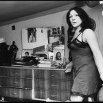 Lisetta Carmi, dalla serie I Travestiti, 1965-1970. Stampa gelatina bromuro d’argento, 18×24 cm. Martini & Ronchetti, courtesy Archivio Lisetta Carmi