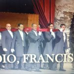Foto Feretro a spalla Papa Francesco 200