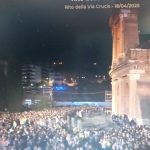 Foto edit 2 fedeli al Colosseo