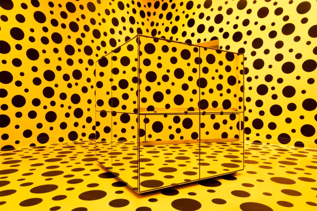 Yayoi-Kusama-A-Retrospective-Installation-view-ii-2021-Gropius-Bau-Photo-Luca-Girardini-1440x960