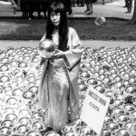 narcissusgardenbyyayoikusama_venicebiennale_1966_installationandportrait