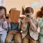 Foto attualità 225 Ragazzi e smar phone