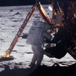 Armstrong_on_Moon_(As11-40-5886)_(cropped)