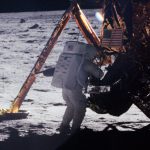 Foto-edit-229-Armstrong_on_Moon_As11-40-5886_cropped-1
