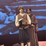 3 Renzo ci guarda nel momento in cui capisce il Perdono mentre Fra Cristoforo esibisce la sua continua smorfia